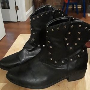 Size 10 black boot
